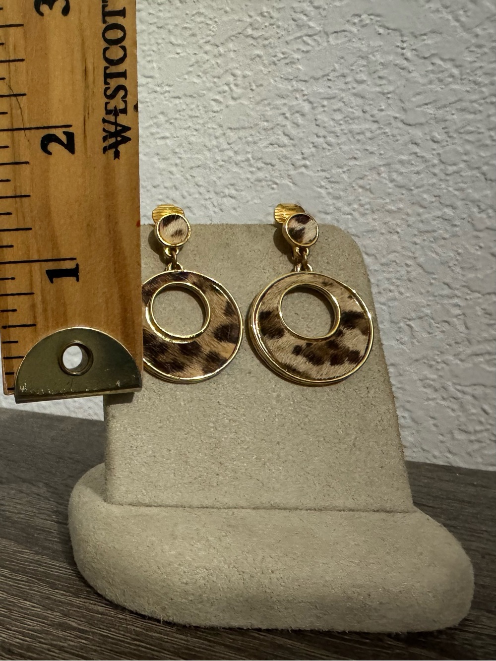 Vintage Gold and Brown Leopard Print Circle Drop Clip-on Earring. - Picture 4 of 4